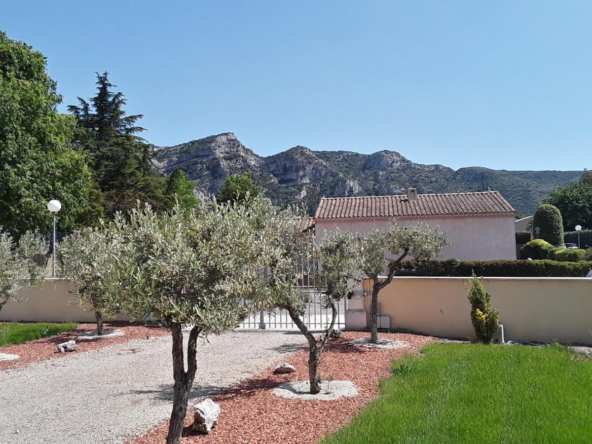 Holiday home Le Jardin Des Tourterelles Robion en Luberon